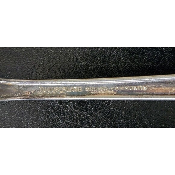 1 Vintage Oneida Community Tudor Queen Bess II Silver Plate 1946 Serving Spoon - Picture 10 of 12